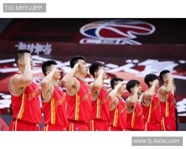 山东队与八一队精彩对决回顾分析赛场表现与战术布局